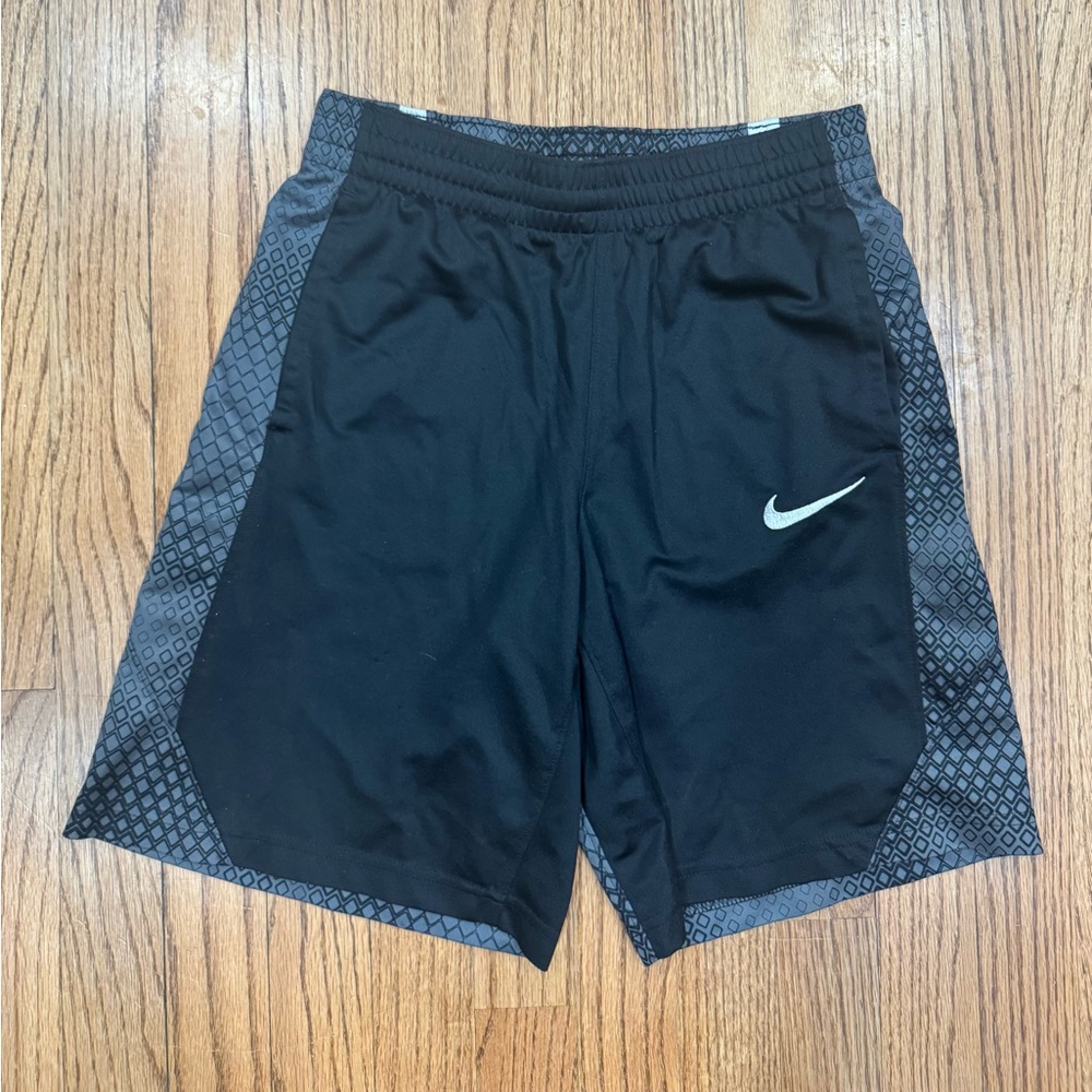 Nike Boys Athletic Shorts in Black and Gray Size Large